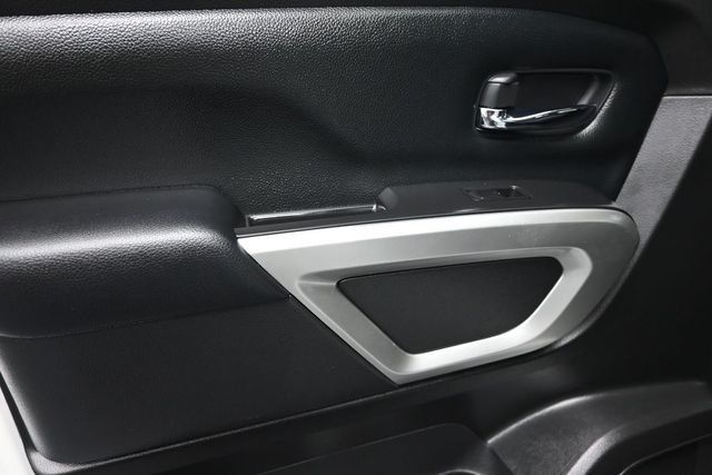 2022 Nissan Titan 4x4 Crew Cab SV - 23045295 - 10