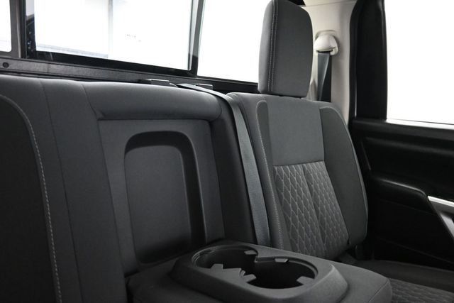 2022 Nissan Titan 4x4 Crew Cab SV - 23045295 - 16