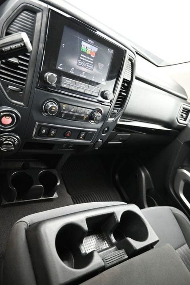 2022 Nissan Titan 4x4 Crew Cab SV - 23045295 - 18