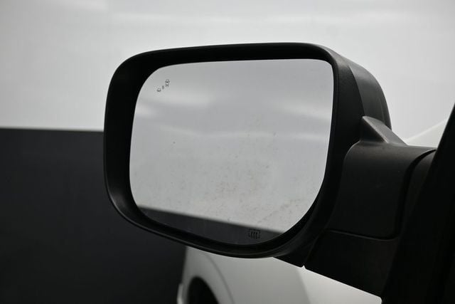 2022 Nissan Titan 4x4 Crew Cab SV - 23045295 - 3