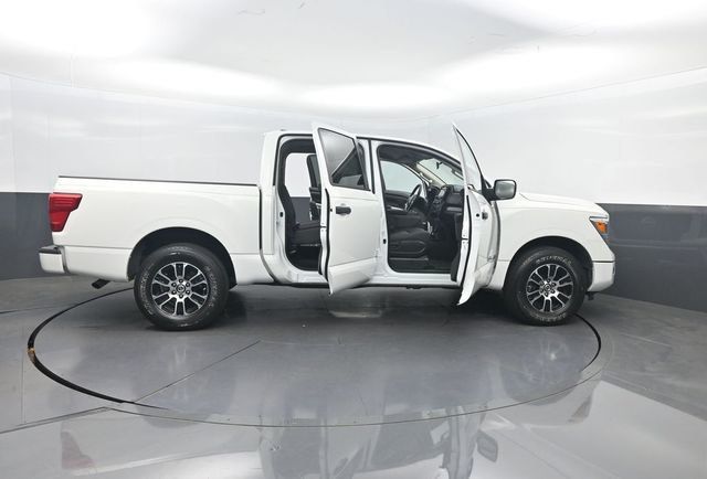 2022 Nissan Titan 4x4 Crew Cab SV - 23045295 - 40