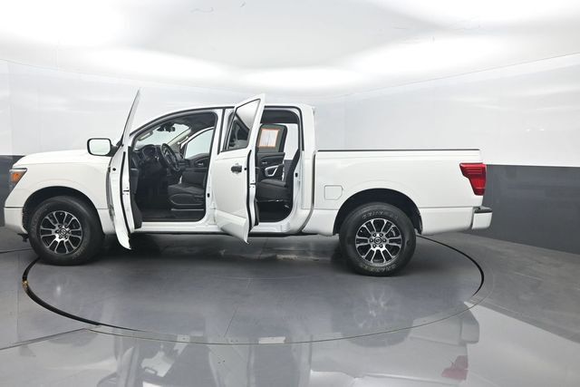 2022 Nissan Titan 4x4 Crew Cab SV - 23045295 - 42