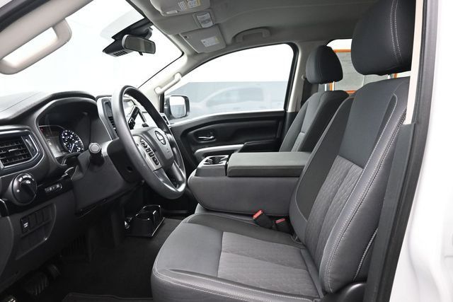 2022 Nissan Titan 4x4 Crew Cab SV - 23045295 - 6