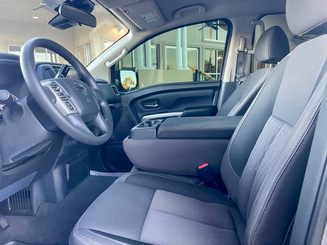 2022 Nissan Titan 4x4 Crew Cab SV - 22947164 - 10