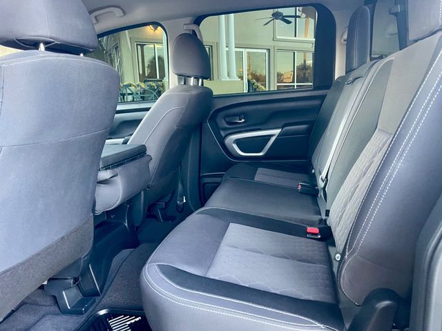 2022 Nissan Titan 4x4 Crew Cab SV - 22947164 - 11