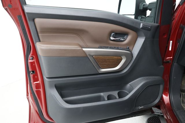 2022 Nissan Titan XD 4x4 Crew Cab Platinum Reserve w/ Moonroof & Platinum Utility Pkg - 22947923 - 8