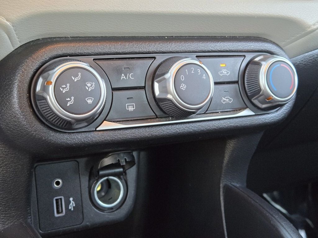 2022 Nissan Versa SV CVT - 22887867 - 18