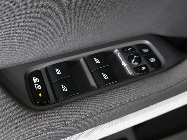 2022 Polestar 2 Long Range Dual Motor - 22954644 - 39