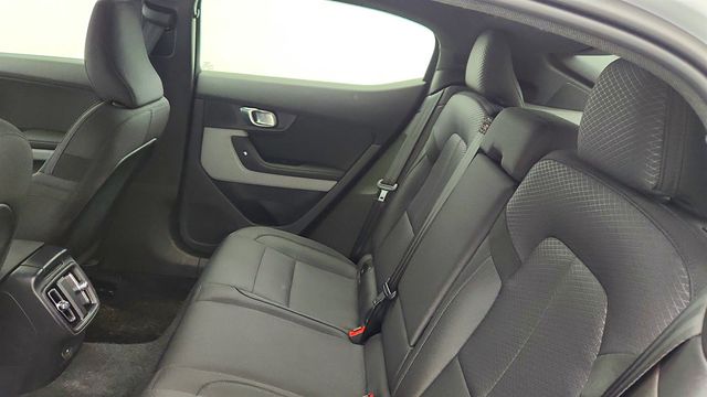 2022 Polestar 2 Long Range Dual Motor w/ 19'' Wheels & Panoramic Glass Roof - 22998196 - 17