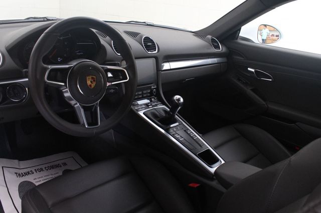 2022 Porsche 718 Cayman T Coupe - 23059153 - 4