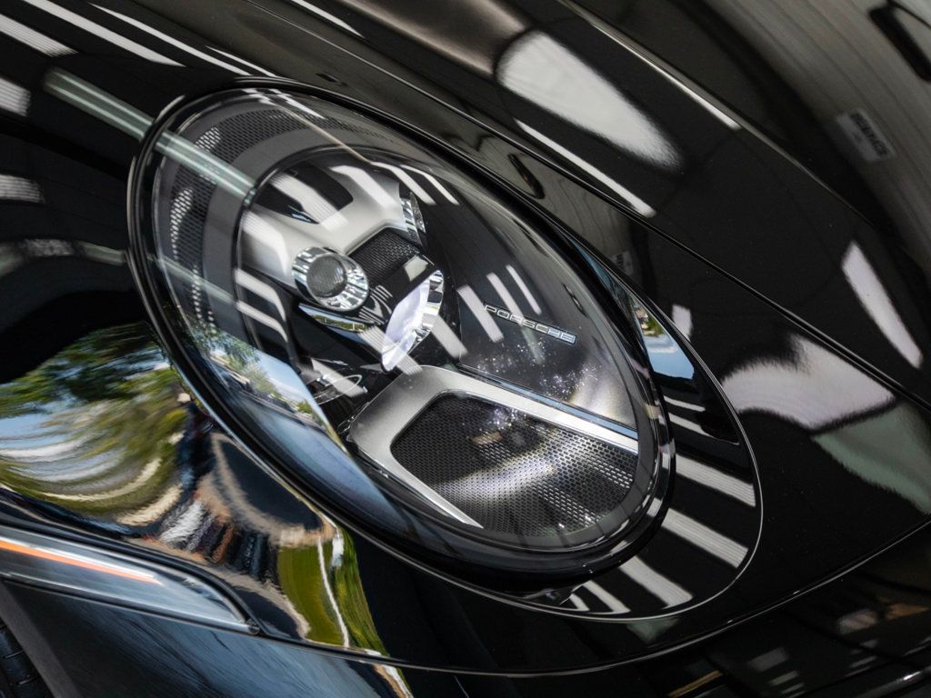 2022 Porsche 911 4 Coupe photo 10