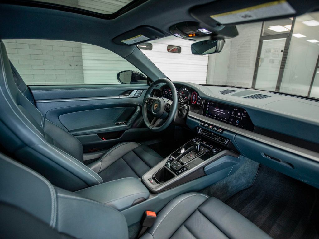 2022 Porsche 911 4 Coupe photo 16