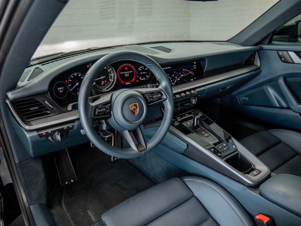 2022 Porsche 911 4 Coupe photo 18