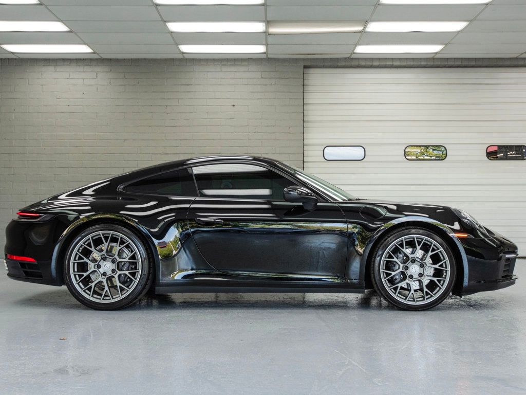 2022 Porsche 911 4 Coupe photo 3
