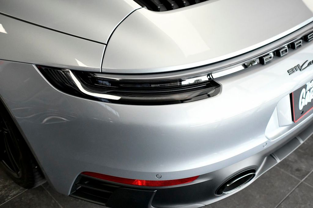 2022 Porsche 911 4 GTS Cabriolet photo 10