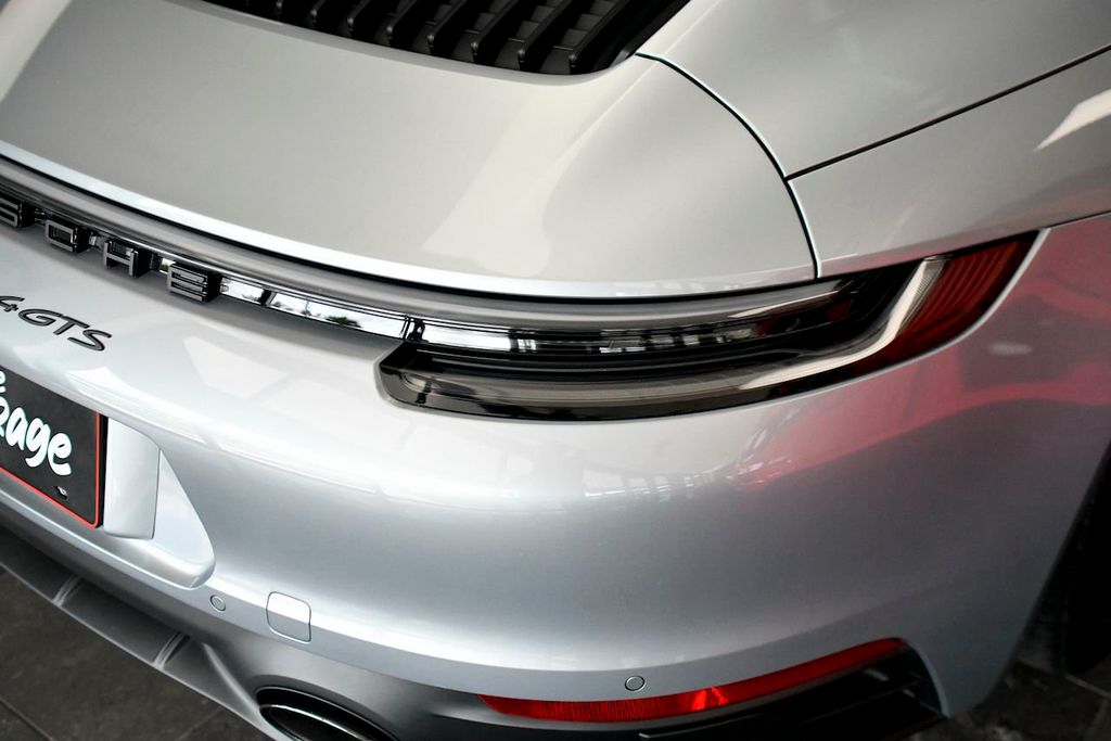 2022 Porsche 911 4 GTS Cabriolet photo 11