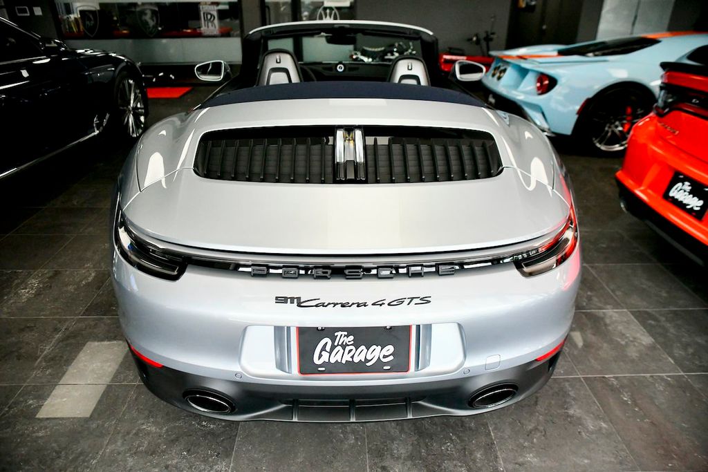2022 Porsche 911 4 GTS Cabriolet photo 12