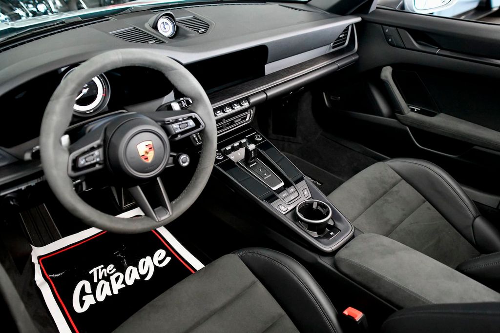 2022 Porsche 911 4 GTS Cabriolet photo 18
