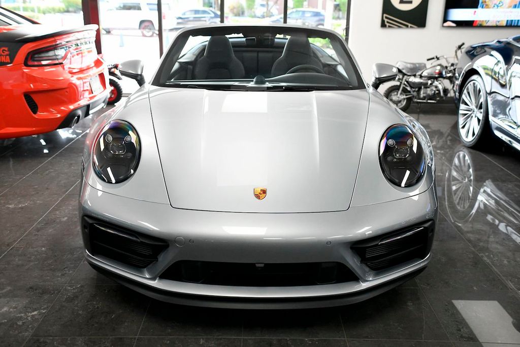 2022 Porsche 911 4 GTS Cabriolet photo 2