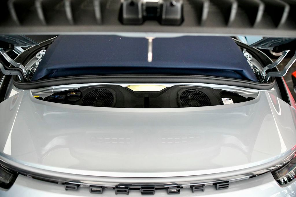 2022 Porsche 911 4 GTS Cabriolet photo 19