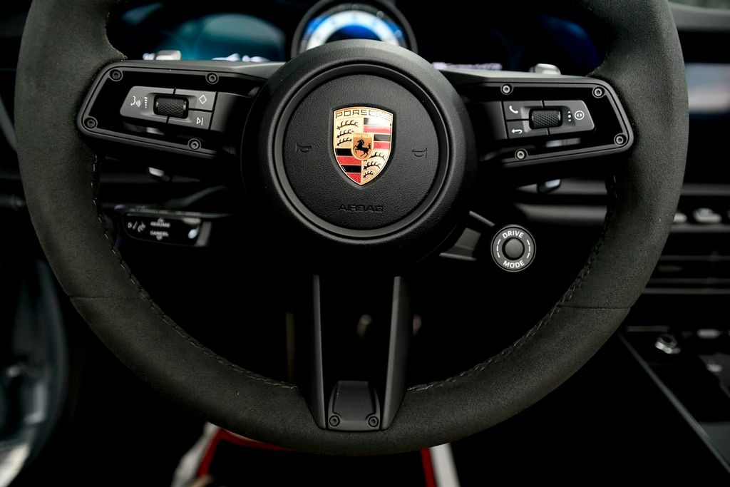 2022 Porsche 911 4 GTS Cabriolet photo 27