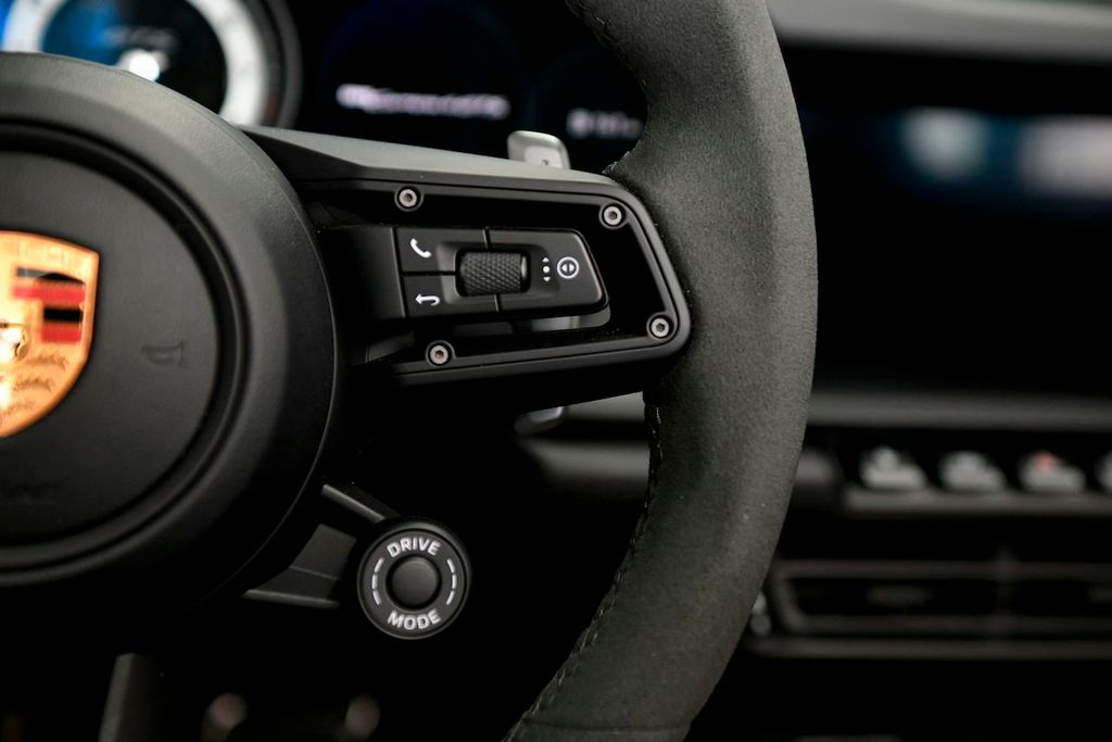 2022 Porsche 911 4 GTS Cabriolet photo 29