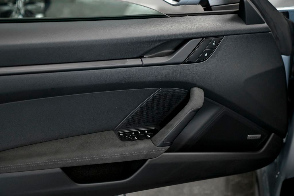 2022 Porsche 911 4 GTS Cabriolet photo 33