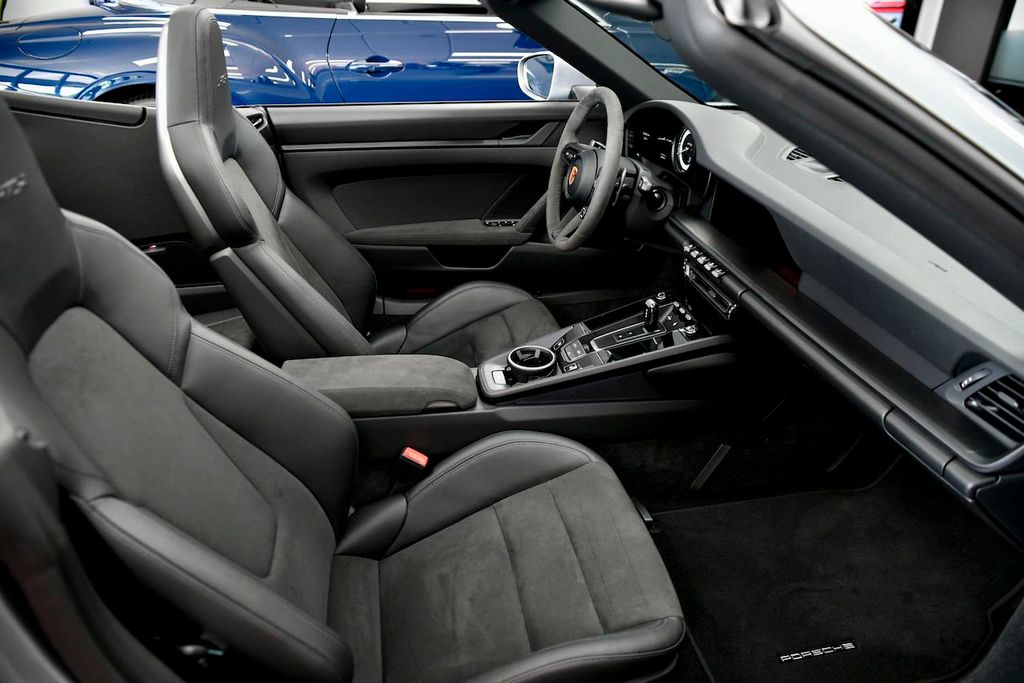 2022 Porsche 911 4 GTS Cabriolet photo 35