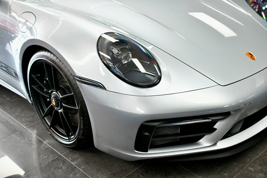2022 Porsche 911 4 GTS Cabriolet photo 4