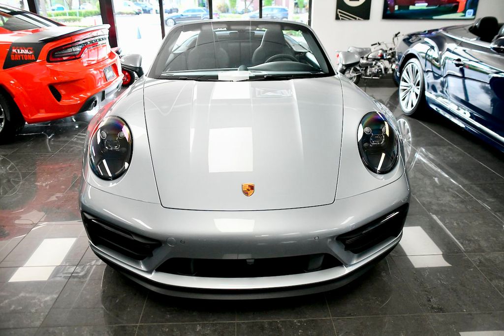 2022 Porsche 911 4 GTS Cabriolet photo 5