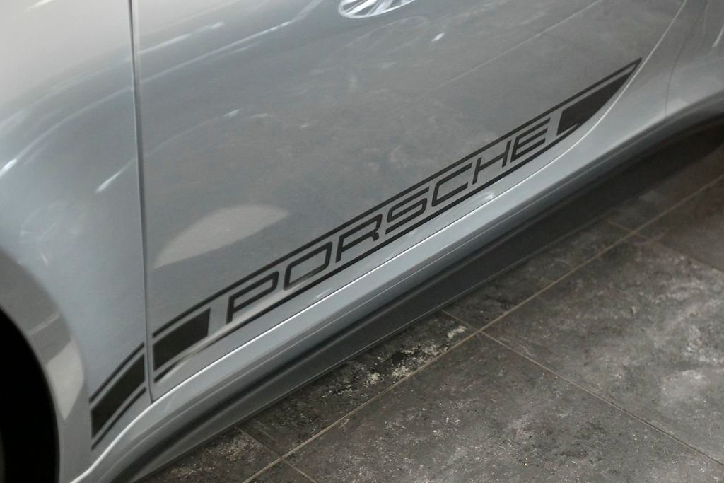 2022 Porsche 911 4 GTS Cabriolet photo 7