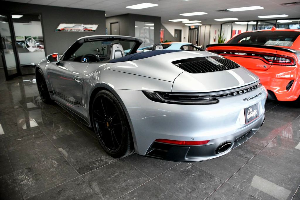 2022 Porsche 911 4 GTS Cabriolet photo 9