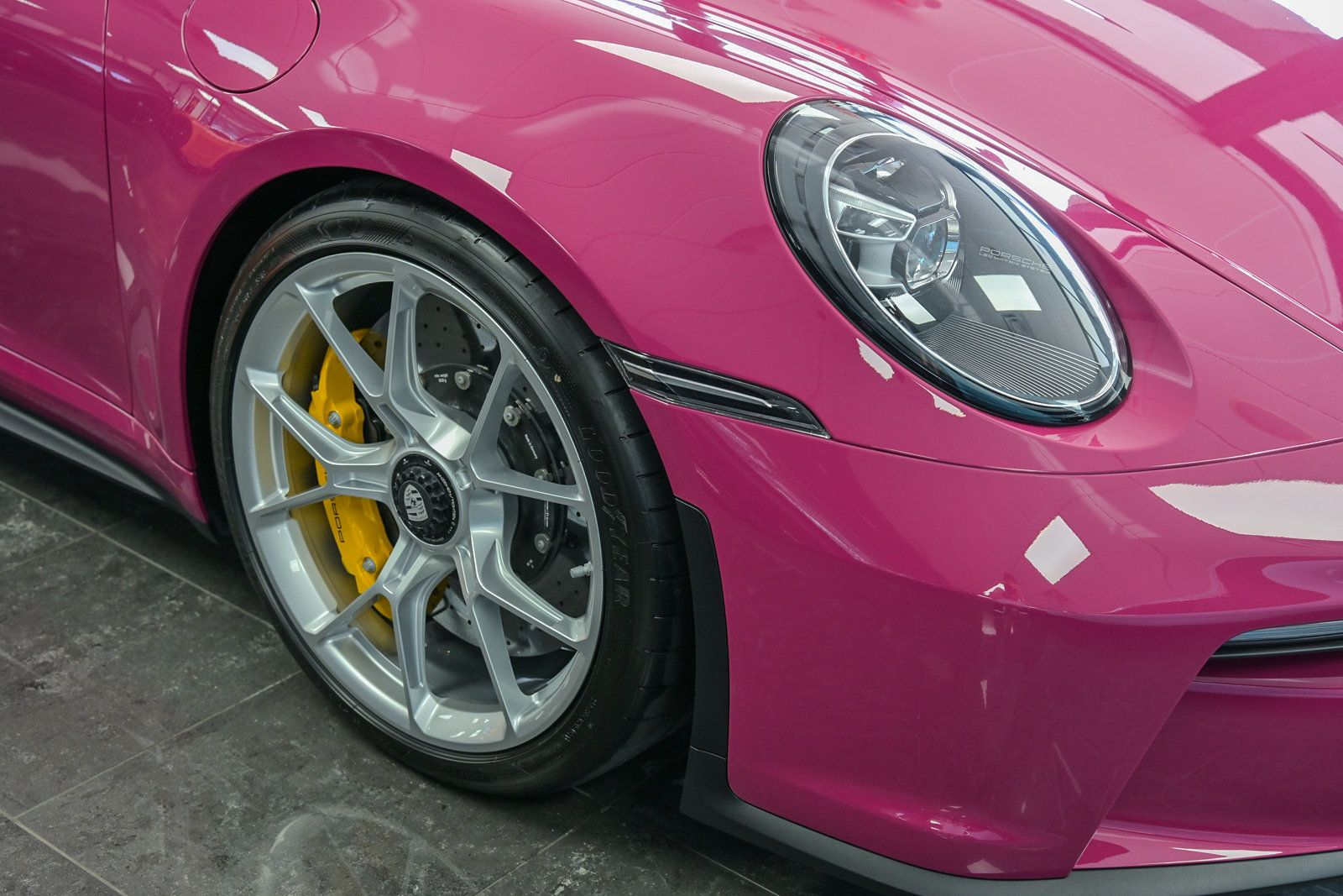 2022 Porsche 911 GT3 Coupe Touring photo 2