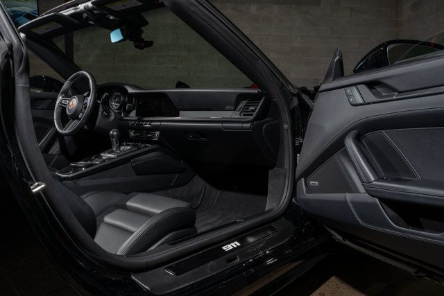 2022 Porsche 911 Targa 4 GTS Coupe photo 27
