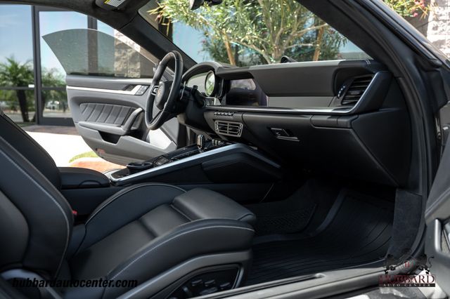 2022 Porsche 911 Turbo S Coupe - 23033947 - 26