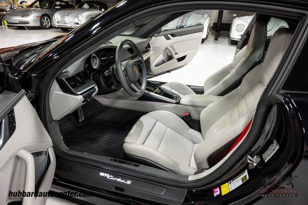 2022 Porsche 911 Turbo S photo 18