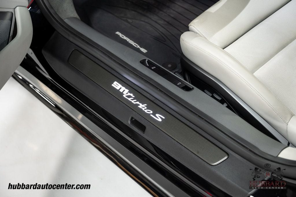 2022 Porsche 911 Turbo S photo 19