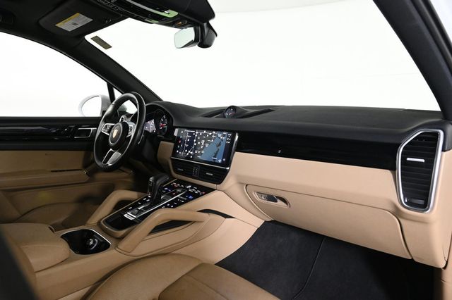 2022 Porsche Cayenne AWD - 22979893 - 16