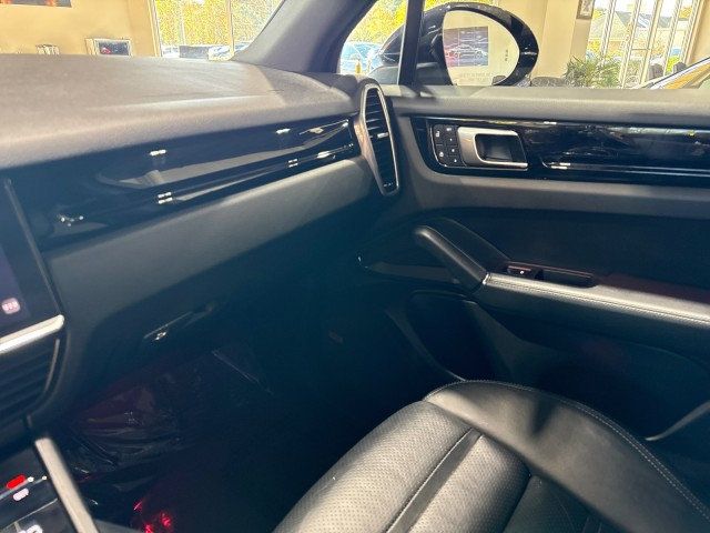 2022 Porsche Cayenne AWD - 22940826 - 26