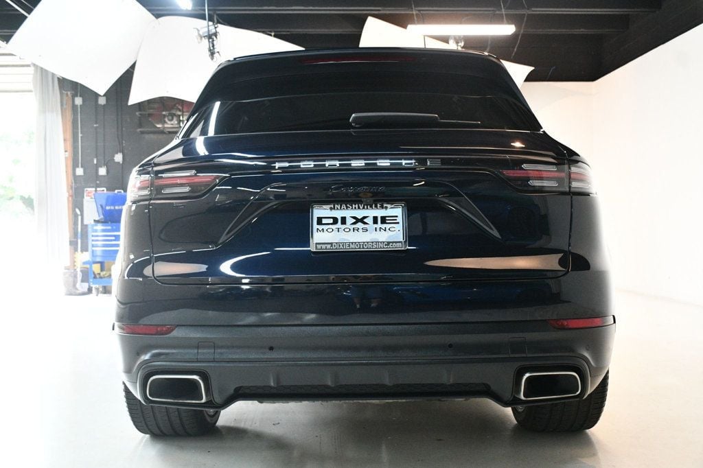 2022 Porsche Cayenne Base photo 12