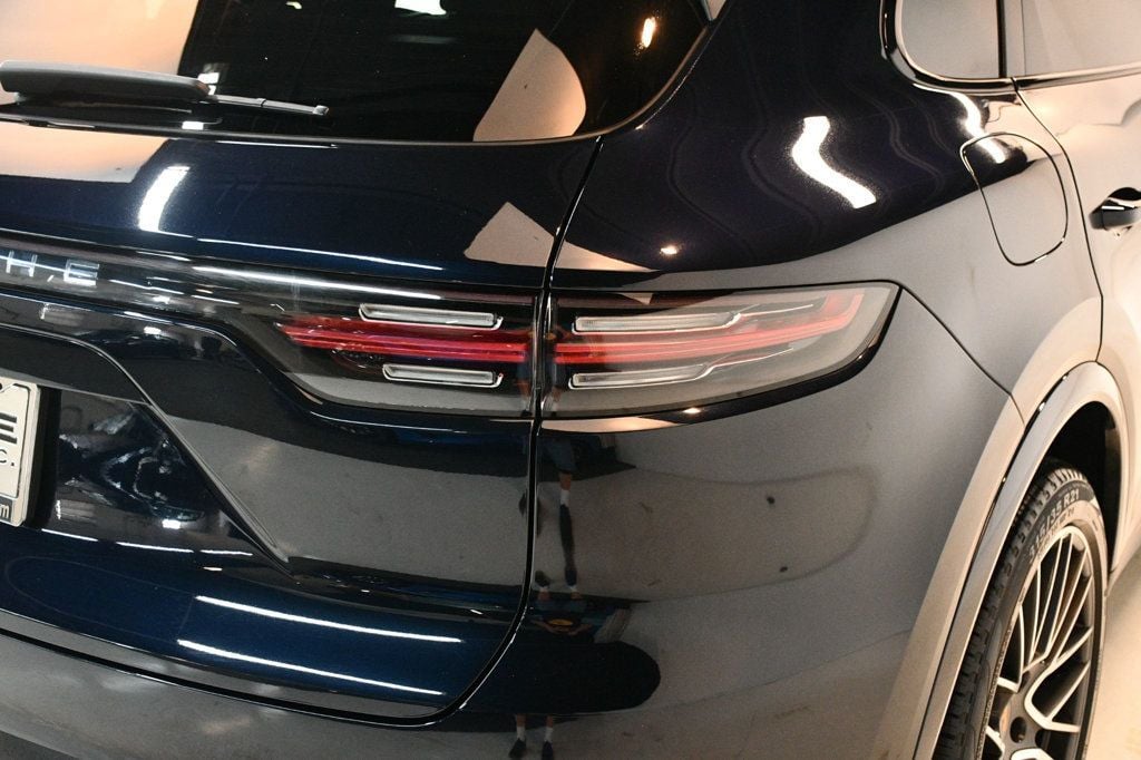 2022 Porsche Cayenne Base photo 14