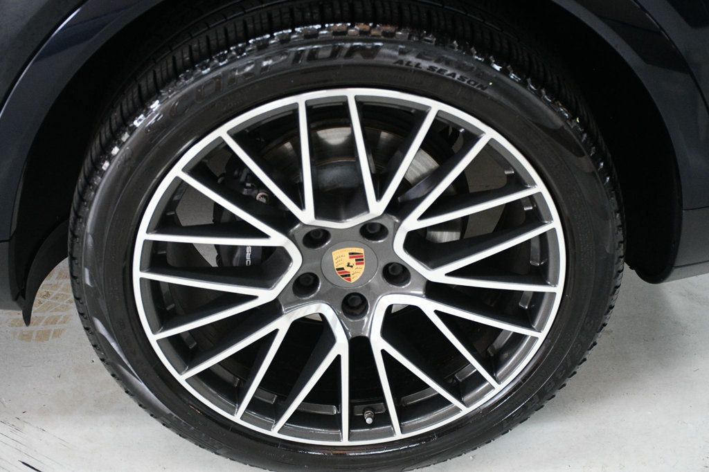 2022 Porsche Cayenne Base photo 17
