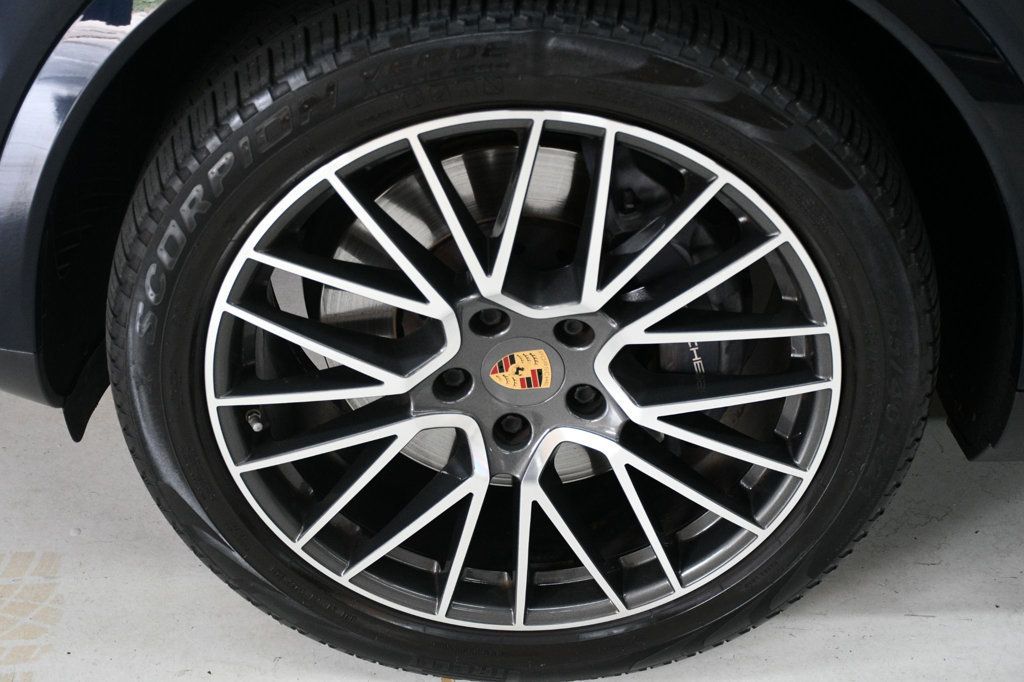 2022 Porsche Cayenne Base photo 18