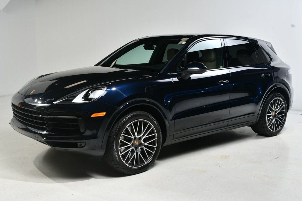 2022 Porsche Cayenne Base photo 2