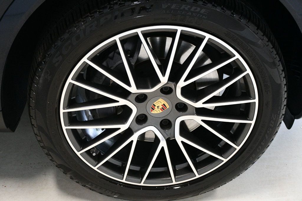 2022 Porsche Cayenne Base photo 20