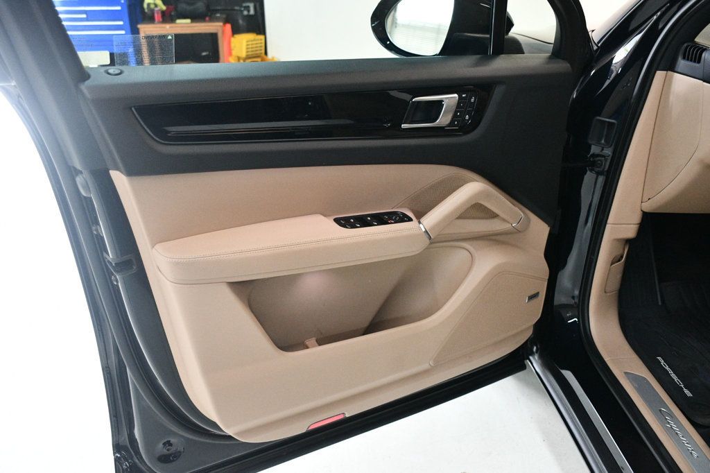 2022 Porsche Cayenne Base photo 21