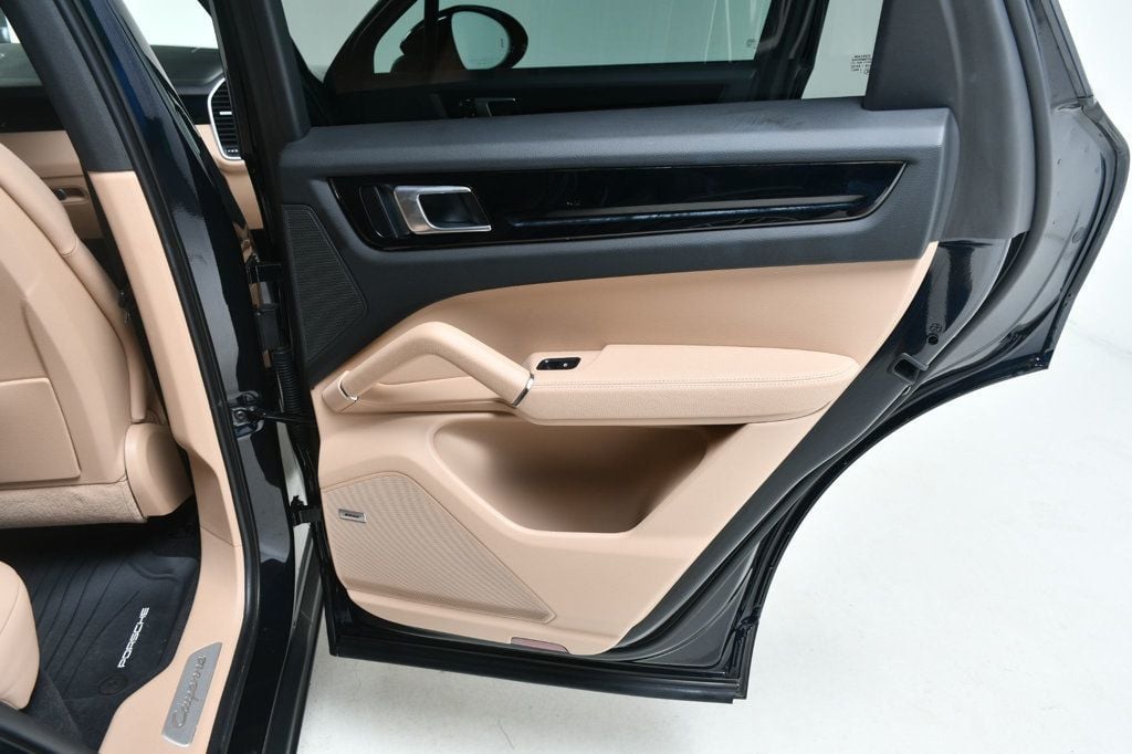 2022 Porsche Cayenne Base photo 24