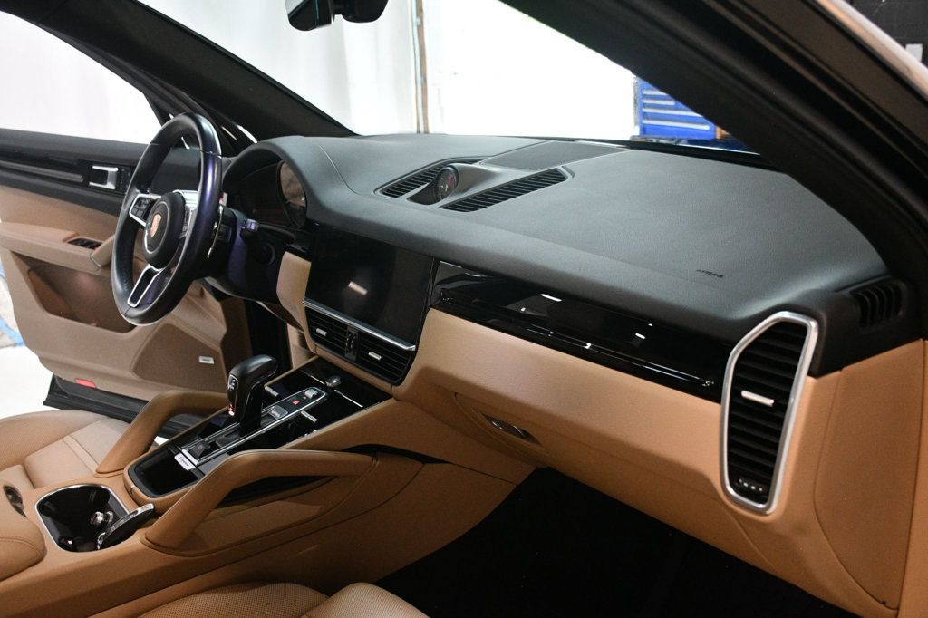 2022 Porsche Cayenne Base photo 26