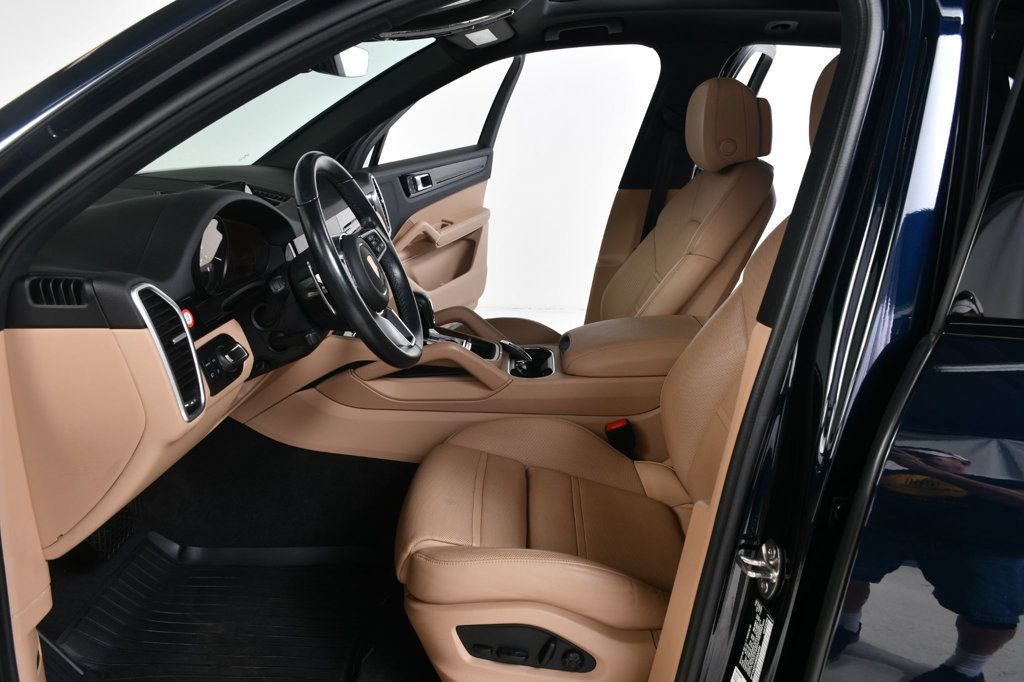 2022 Porsche Cayenne Base photo 27