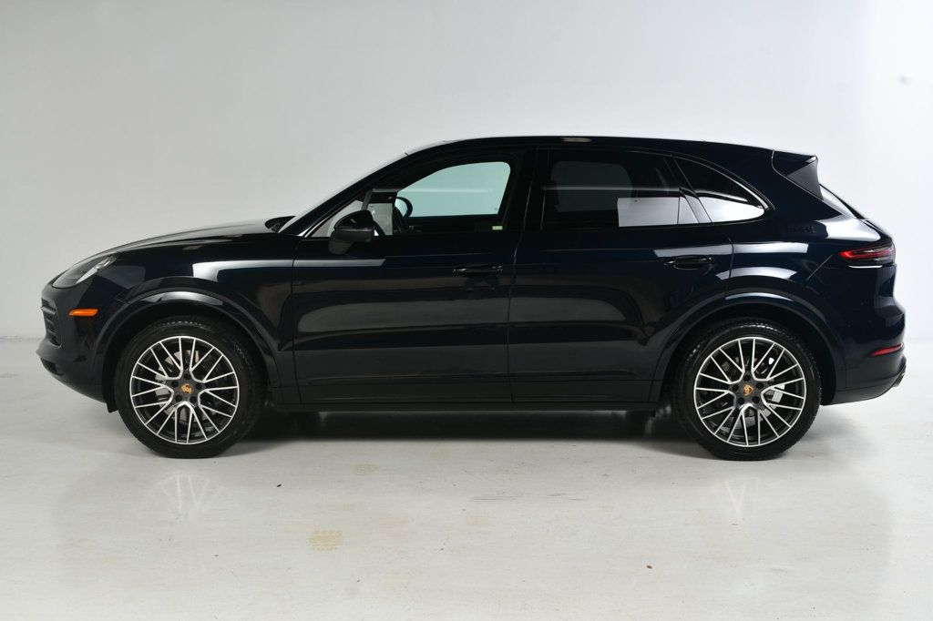 2022 Porsche Cayenne Base photo 3
